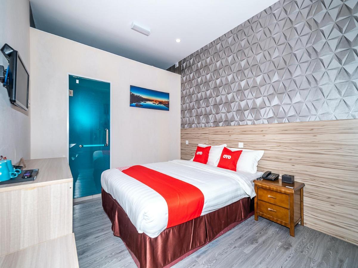 Oyo 90147 Hilltop Hotel 2*