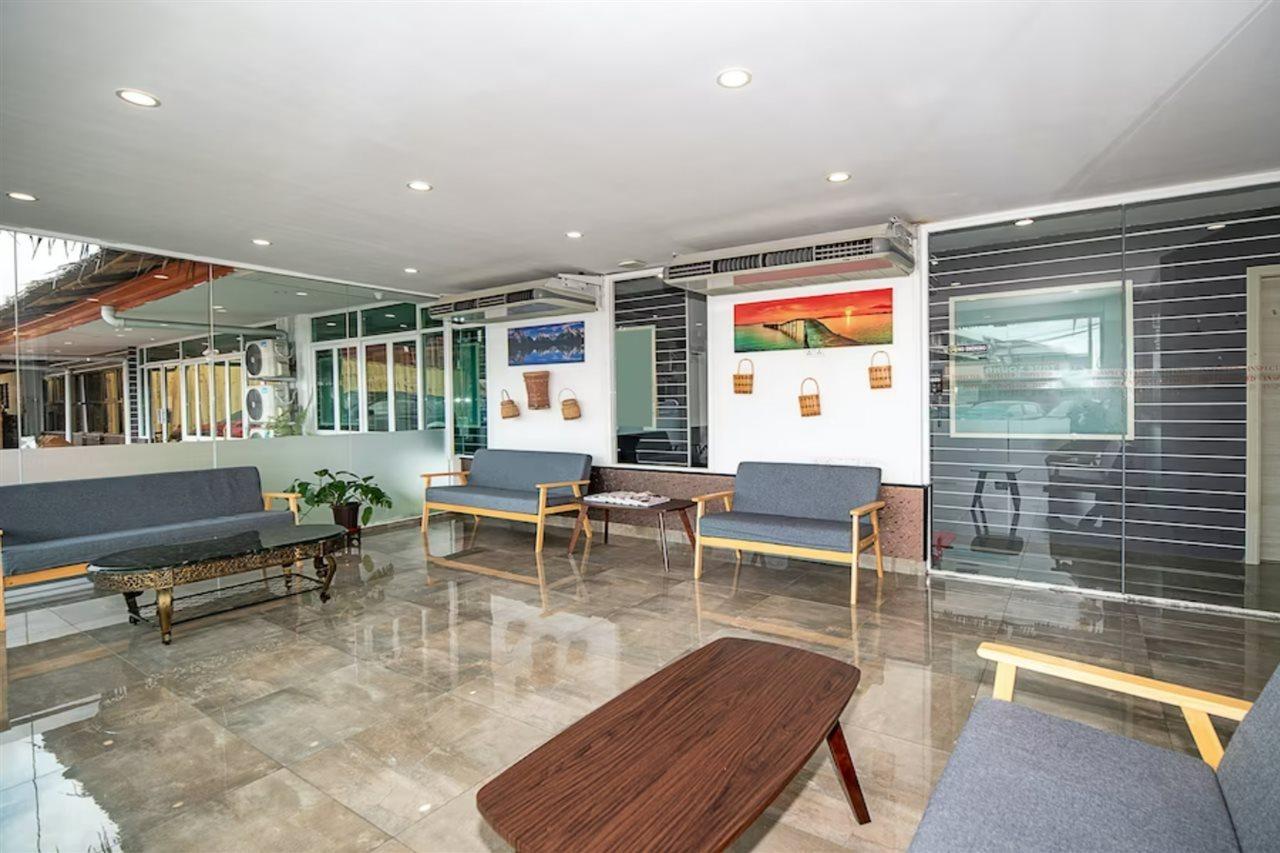 Oyo 90147 Hilltop Hotel